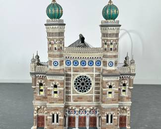 DEPARTMENT 56 CENTRAL SYNAGOGUE LAMP | Illuminated “Central Synagogue” from Christmas in the City Series part of the Historical Landmark Series by  Department 56. - h. 10.5 x w. 7.5 x d. 8.5 in