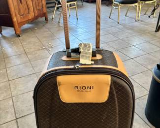 Large multi wheeler Rioni suitcase 