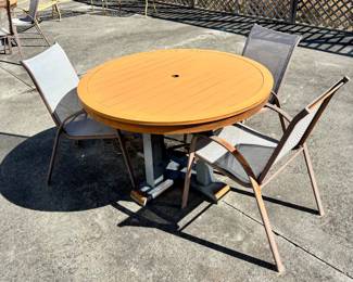 More outdoor chairs with the vintage aluminum table 