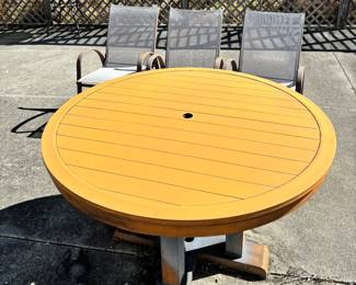 The same aluminum table 