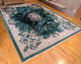 Large Chinese Wool Floral Area Rug.

There is some wear including to the fringes. Please see photos for additional details.

Measures 8’11” x 12’.