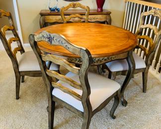 Lovely round wood table with 1 leaf and pads , matching side table