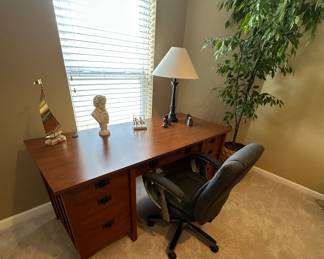 Lovely desk, modernist Yosi brass/onyx sailboat sculpture