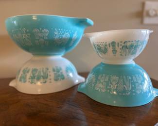 Vintage Pyrex , turquoise Amish butterprint nesting bowls