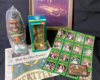 Nate McMillan Bobble Head And SuperSonics Trading Cards