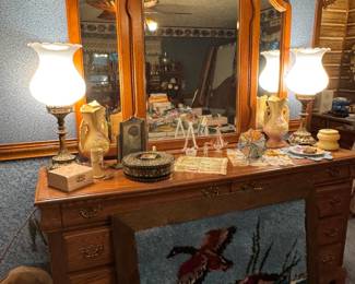 Beautiful Vanity Dresser