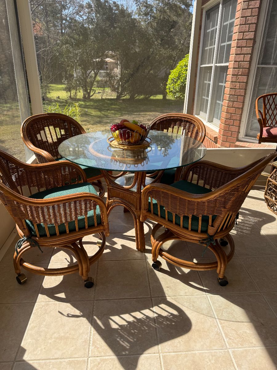 Retro rare Rattan kitchen table 4 chairs on casters, glass top BUY IT NOW! $398