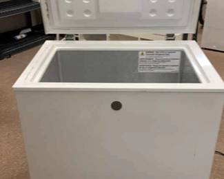 GE 5.1 Cu. Ft. Manual Defrost Chest Freezer