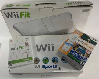  02 Nintendo Wii Console Bundle Wii Sports, Wii Fit, Wii Play MX vs. ATV Untamed