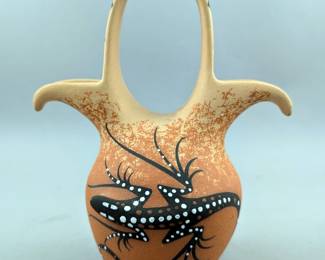 Deldrick & Adam Cellicion Zuni Pottery 3-Tone Wedding Vase With Lizard Design, 7.75" Tall 