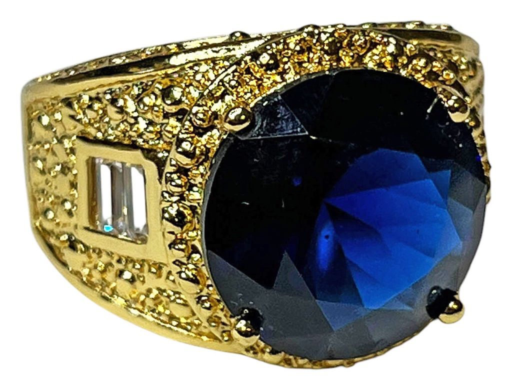 18K Ring w Dark Blue Stone