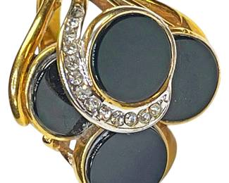 Striking Sz 5.5 Gold Tone Ring