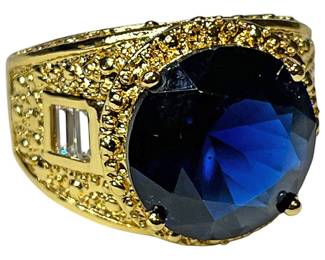 18K Ring w Dark Blue Stone