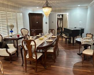 Beautiful dining room table 