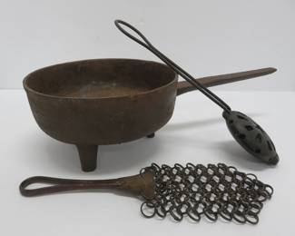 Cast iron spider kettle and scraper