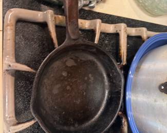 Cast iron pan