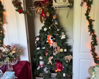 Tons of holiday decor 