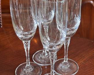  Crystal stemware 