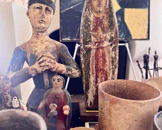Santos and super old vases, urns, Ceremonial pieces, etc.... 
