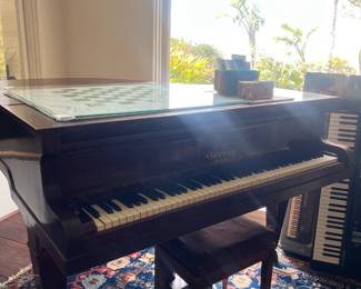 A lovely little piano, great size!