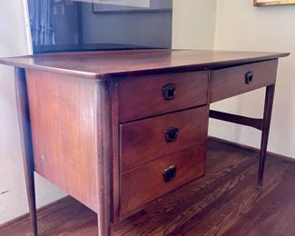 MCM desk