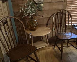 Timeless solid wood Windsor back chair (set of 4)