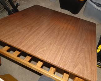 Mid Century Modern Table, in great condition