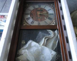 Wall mounted clock