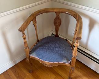 Barrel chair