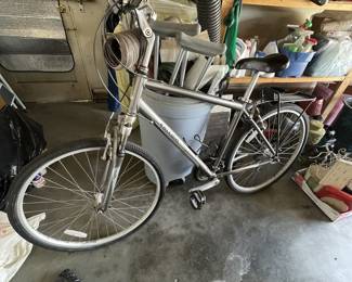 Raleigh Passage 3.0 Men's Medium bike that is in good/excellent condition.
