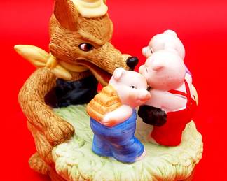 three little pigs figurine
