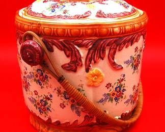 biscuit or cookie jar