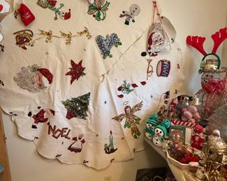 That 60's vibe vintage Christmas Tree Skirt. Way neat.