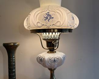 Beautiful Fenton Lamp-A must have for Fenton Collectors