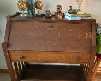 Beautiful vintage drop leaf desk