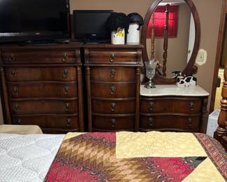 Vanity dresser chest of drawers