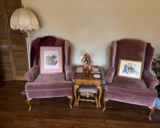 Fun five piece wood living room set with shell design