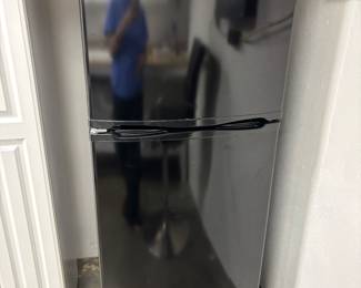 Whirlpool 10.8 cubic fr frudge