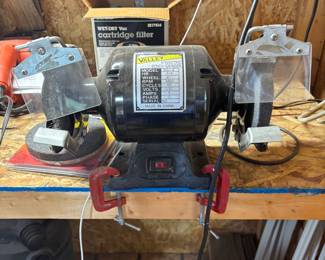 Bench grinder