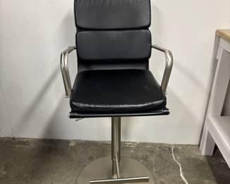 Barber style chair