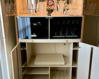 Cool cabinet with bar on top and media area on bottom - perfect for your turntable 
