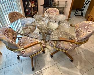 Very nice glass top and rolling chairs