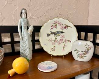 Beautiful porcelain pieces and figurines 