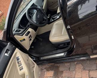 2016 Kia Cadenza  front driver side inside 