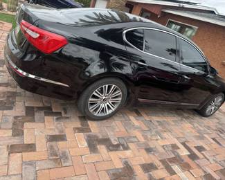 2016 Kia Cadenza passenger side view