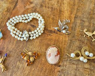 14k gold brooches, pearls and cameo