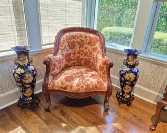 Floral sitting chair, cobalt floral floor vases