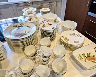 Large Evesham Gold - Royal Worcester England China set 