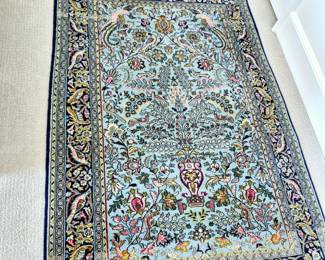 Hand woven Persian  rug  3' 5.5"x 5'4"