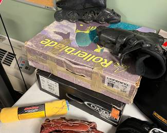 Several in line rollerblades 